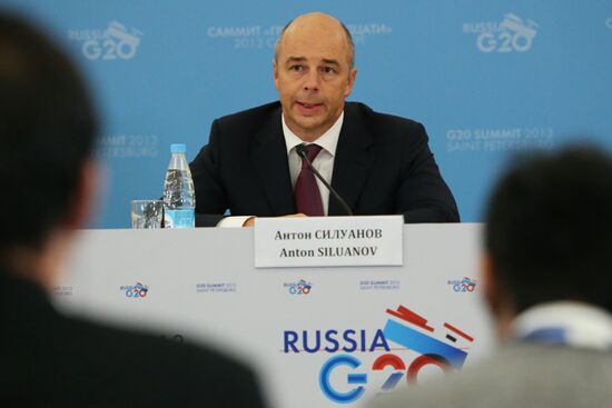 Briefings by Russian and foreign experts