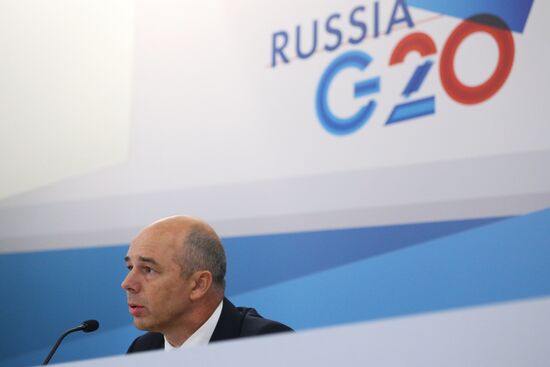 Briefings by Russian and foreign experts
