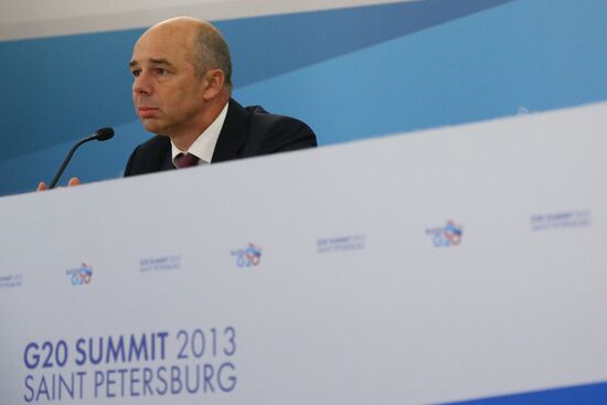 Briefings by Russian and foreign experts