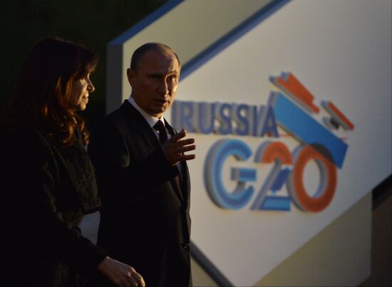 Vladimir Putin arrives at G20 leaders' working dinner