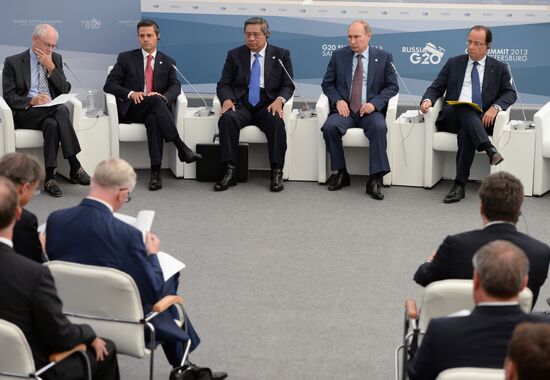 Vladimir Putin meets with Business 20 and Labour 20