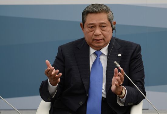 Vladimir Putin meets with Business 20 and Labour 20