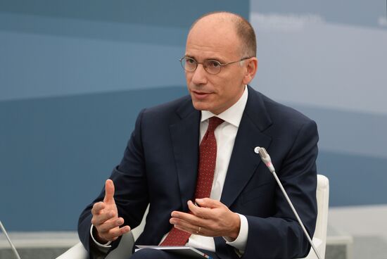 Vladimir Putin meets with Business 20 and Labour 20