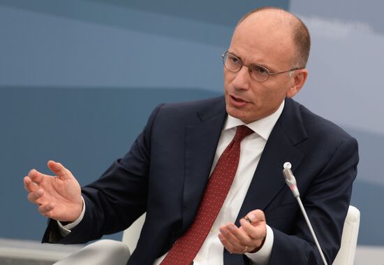 Vladimir Putin meets with Business 20 and Labour 20