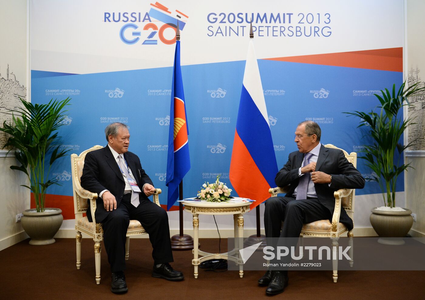 Sergei Lavrov meets with G20 foreign ministers