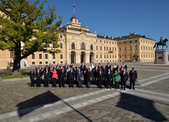 Family photo of G20 Summit participants