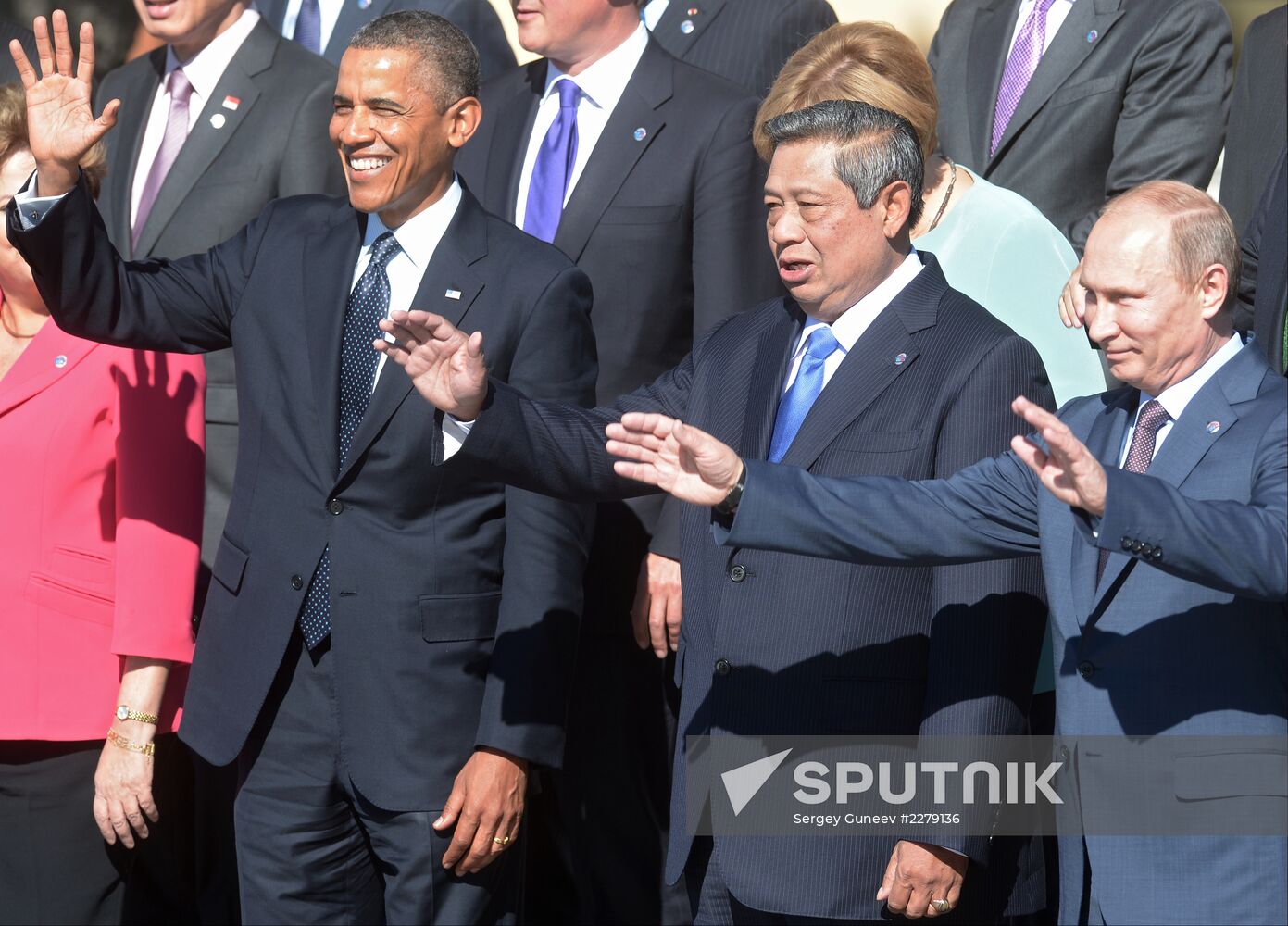 Family photo of G20 Summit participants