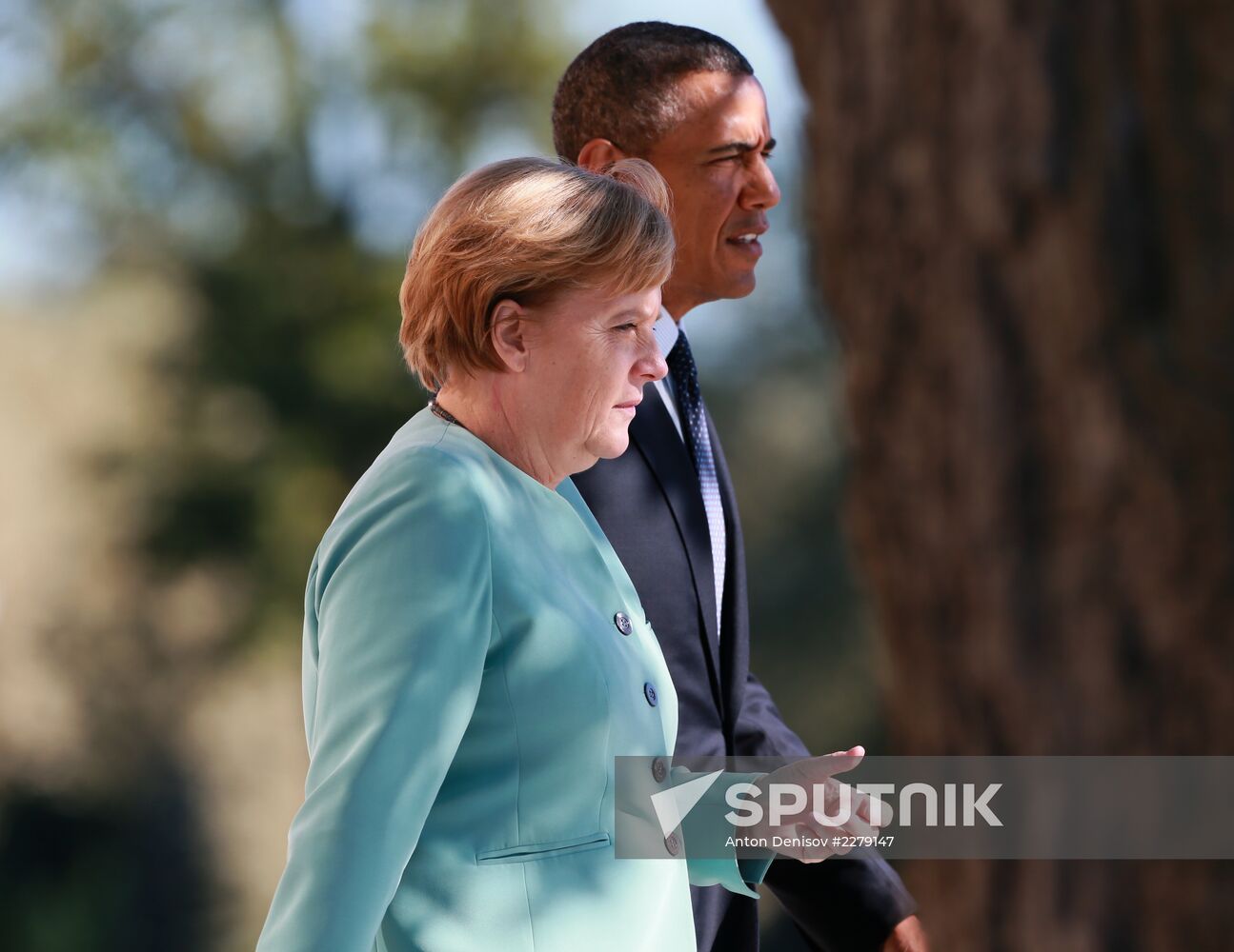 Family photo of G20 Summit participants
