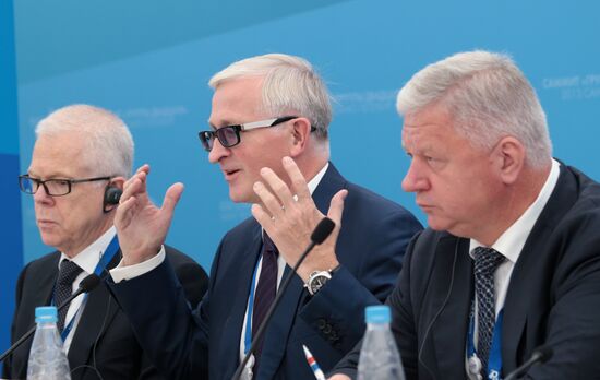Briefings by G20 Summit participants