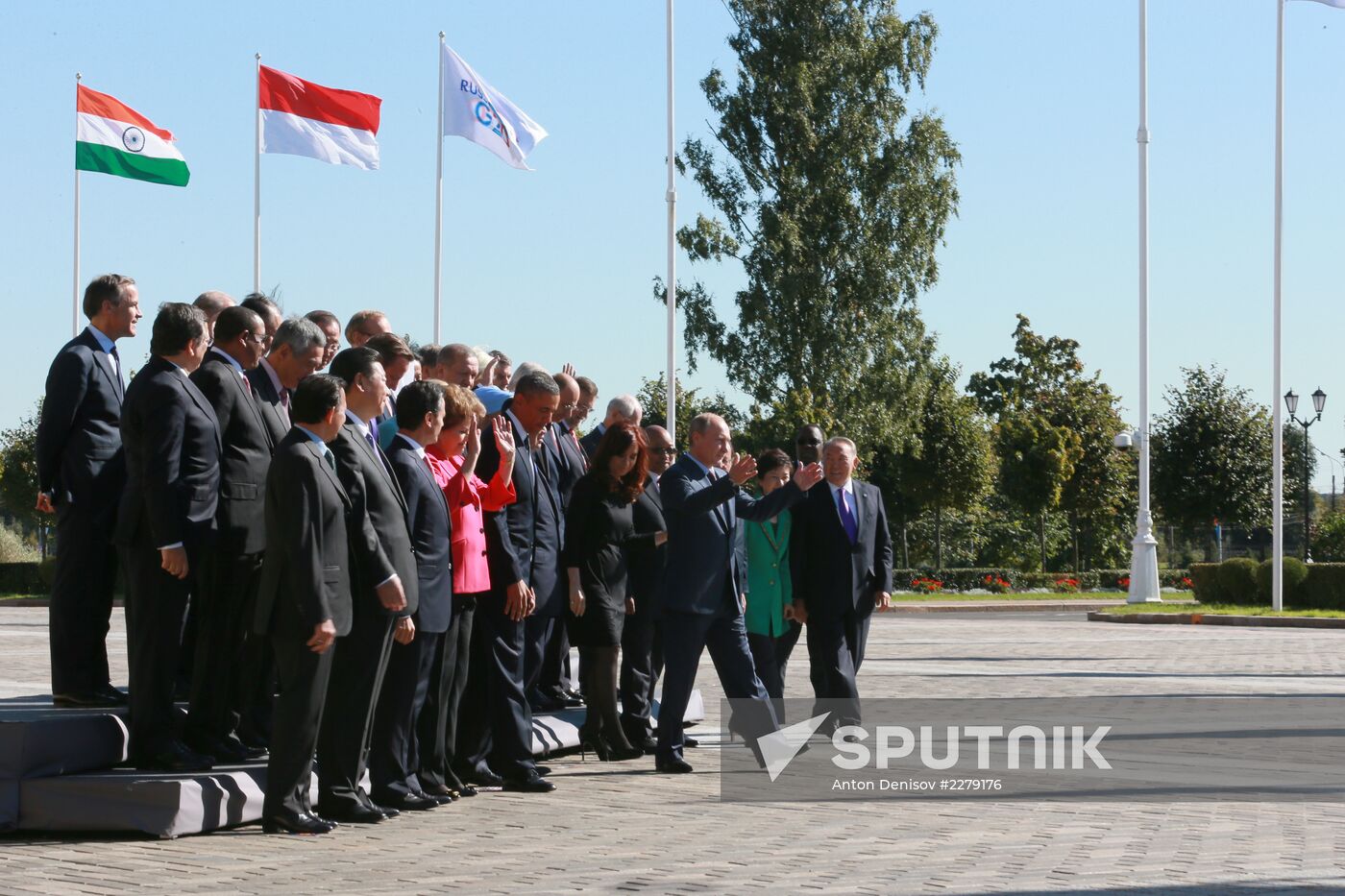 Family photo of G20 Summit participants