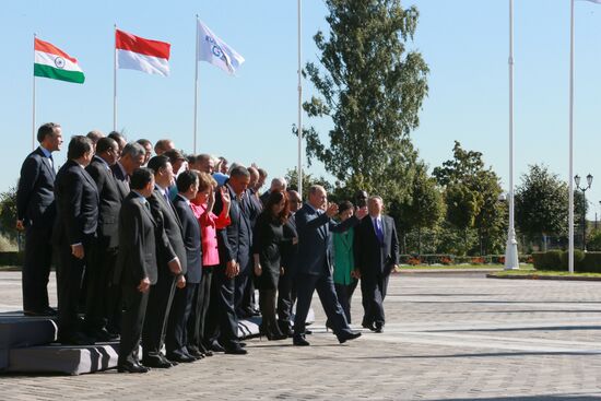 Family photo of G20 Summit participants