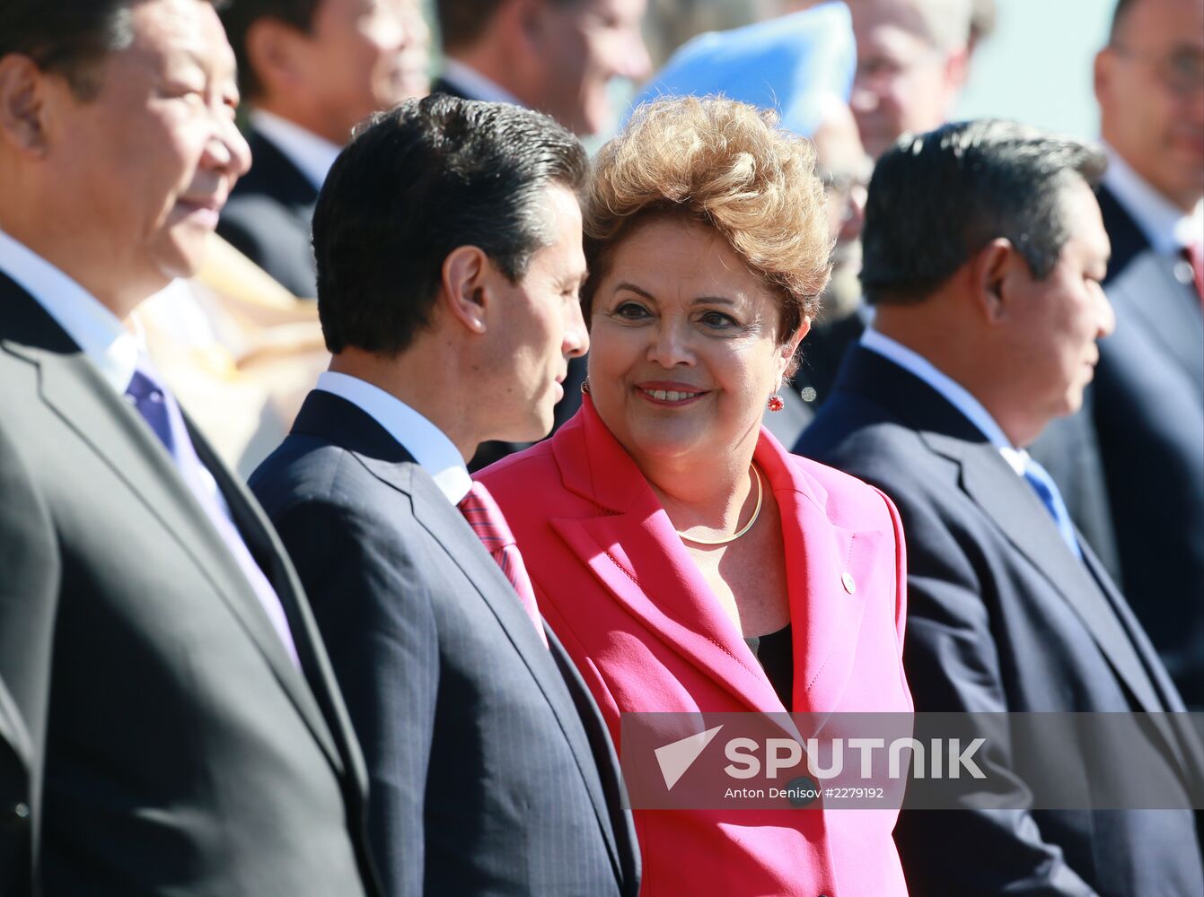 Family photo of G20 Summit participants