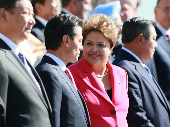 Family photo of G20 Summit participants
