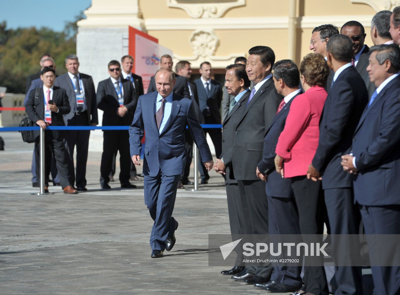 Family photo of G20 Summit participants