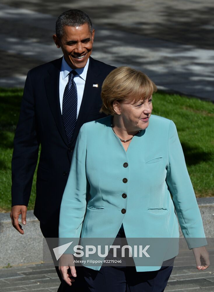 Family photo of G20 Summit participants