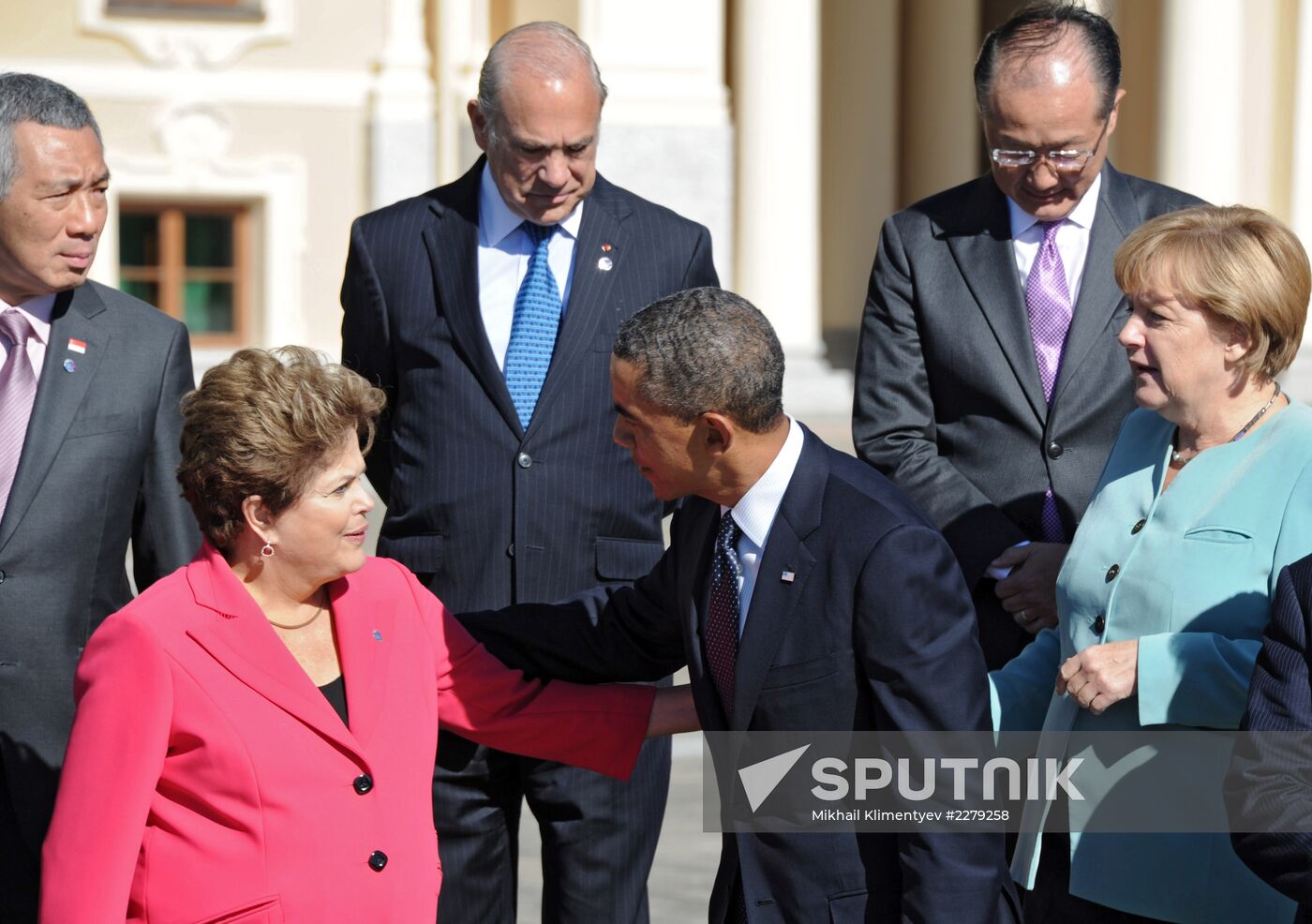 Family photo of G20 Summit participants