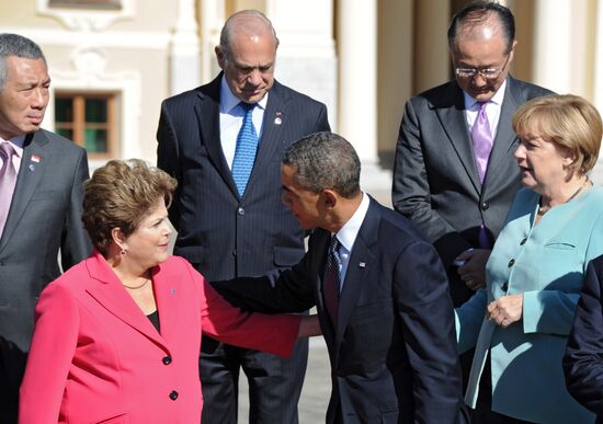 Family photo of G20 Summit participants