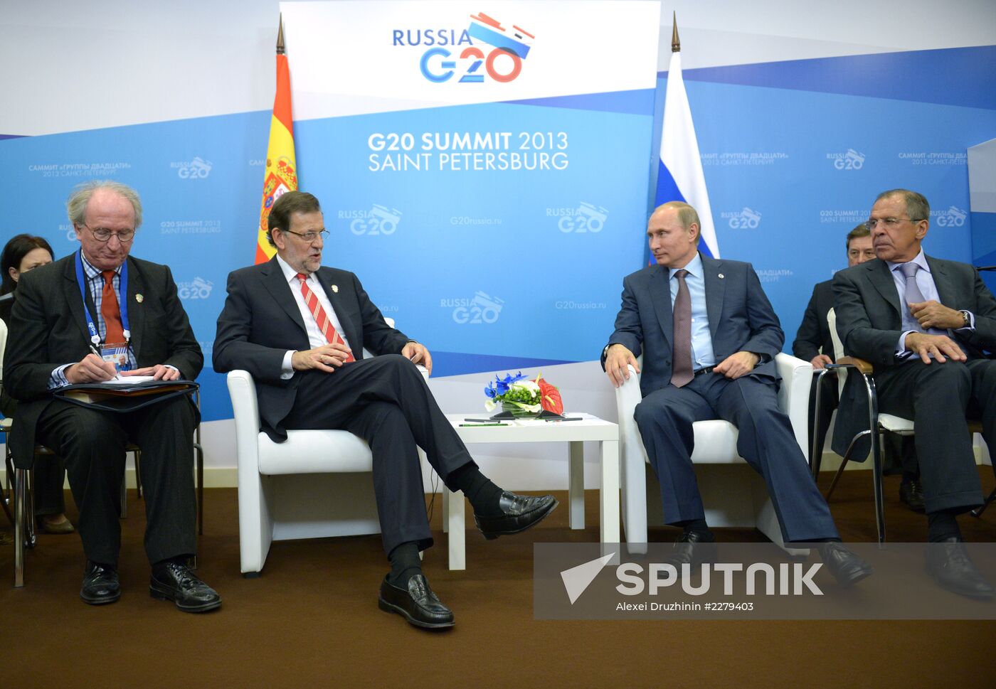 Vladimir Putin meets with Mariano Rajoy