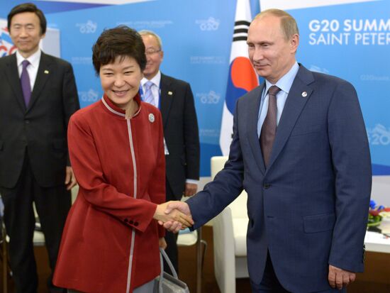 Vladimir Putin meets with Park Geun-hye