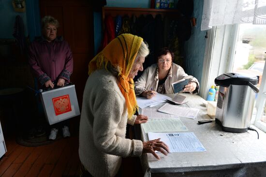 Early voting in remote villages in Khakassia