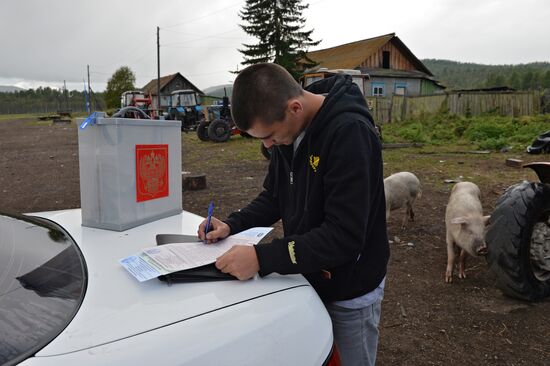 Early voting in remote villages in Khakassia