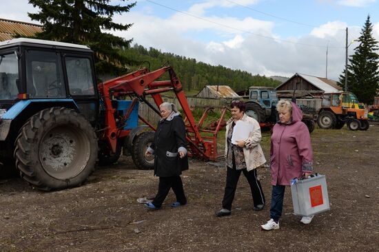 Early voting in remote villages in Khakassia