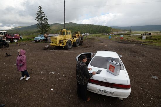 Early voting in remote villages in Khakassia