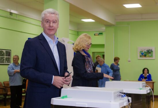 Sergei Sobyanin votes in Moscow mayoral election