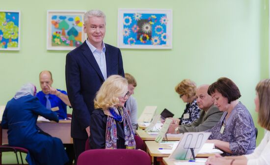 Sergei Sobyanin votes in Moscow mayoral election