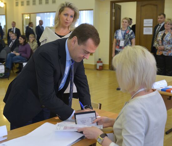Dmitry Medvedev votes in Moscow mayoral election