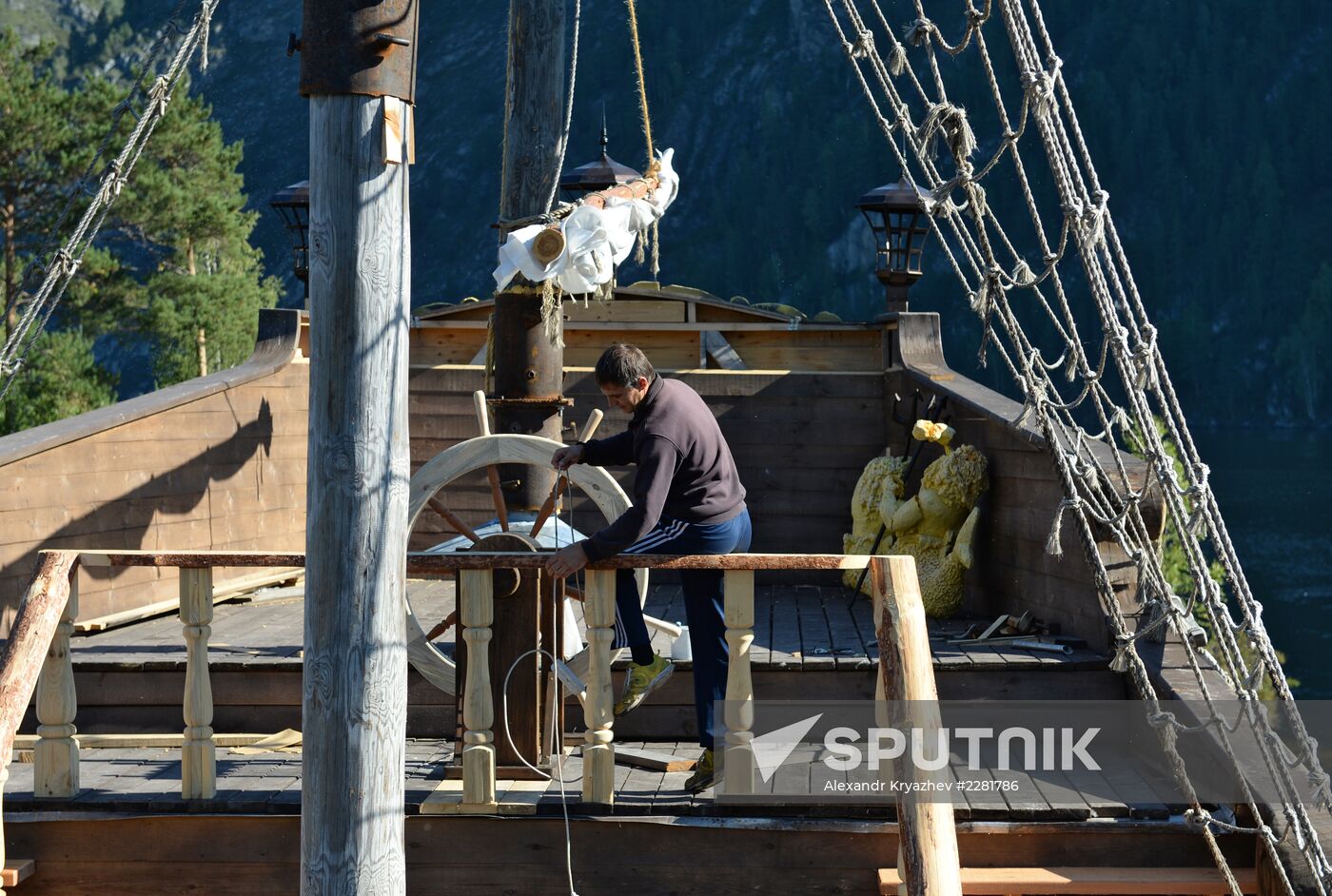 Building Black Pearl pirate ship in Khakassia