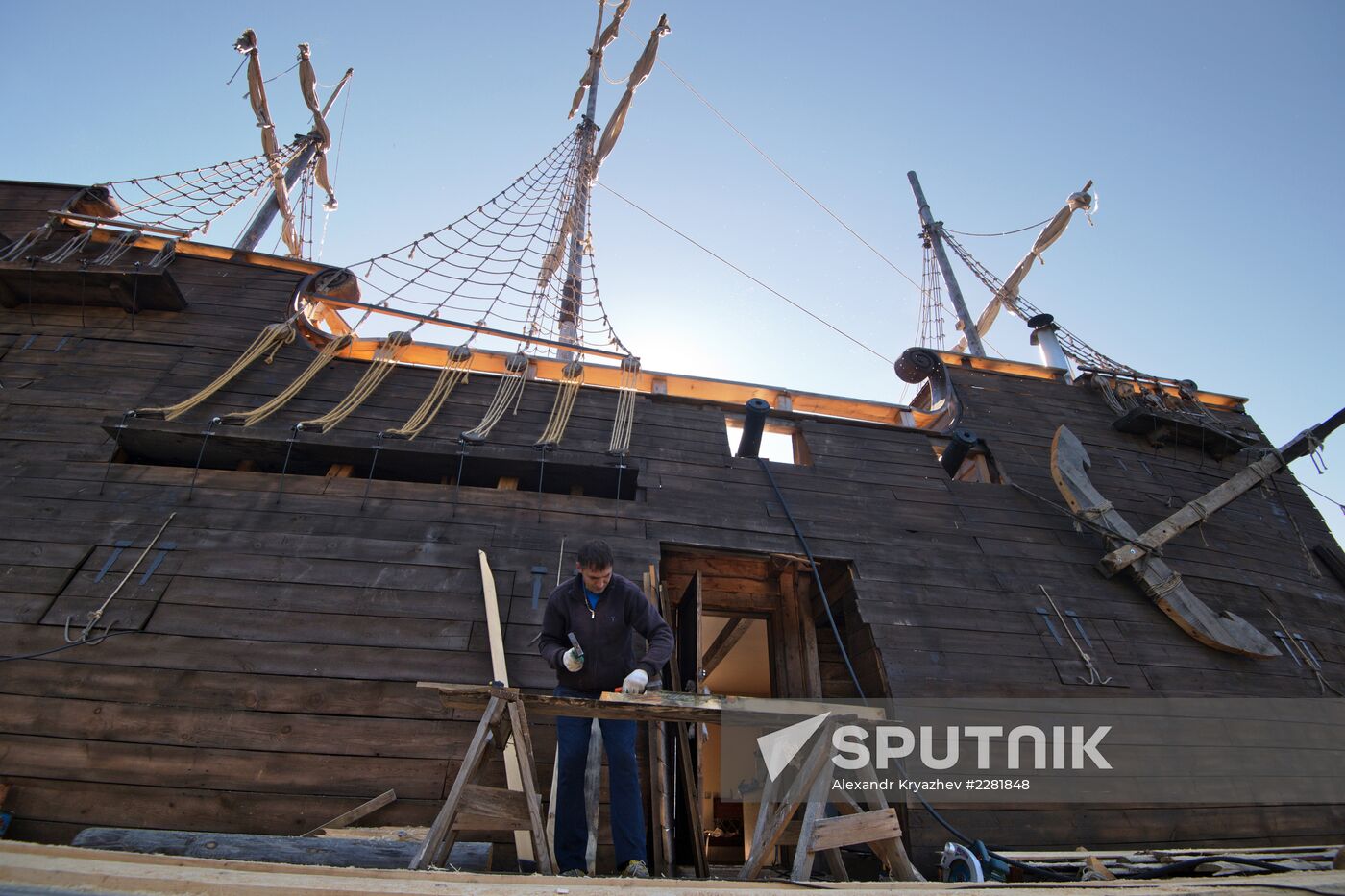 Building Black Pearl pirate ship in Khakassia