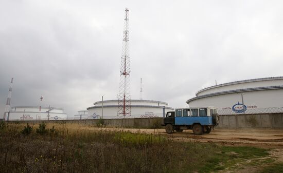Druzhba refinery and oil pipeline