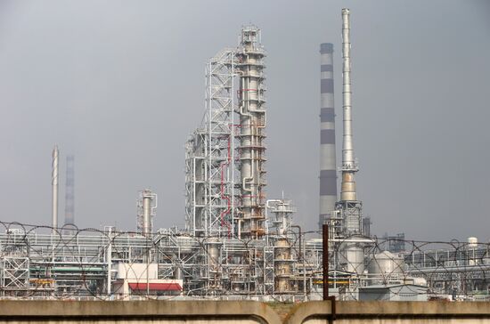 Druzhba refinery and oil pipeline