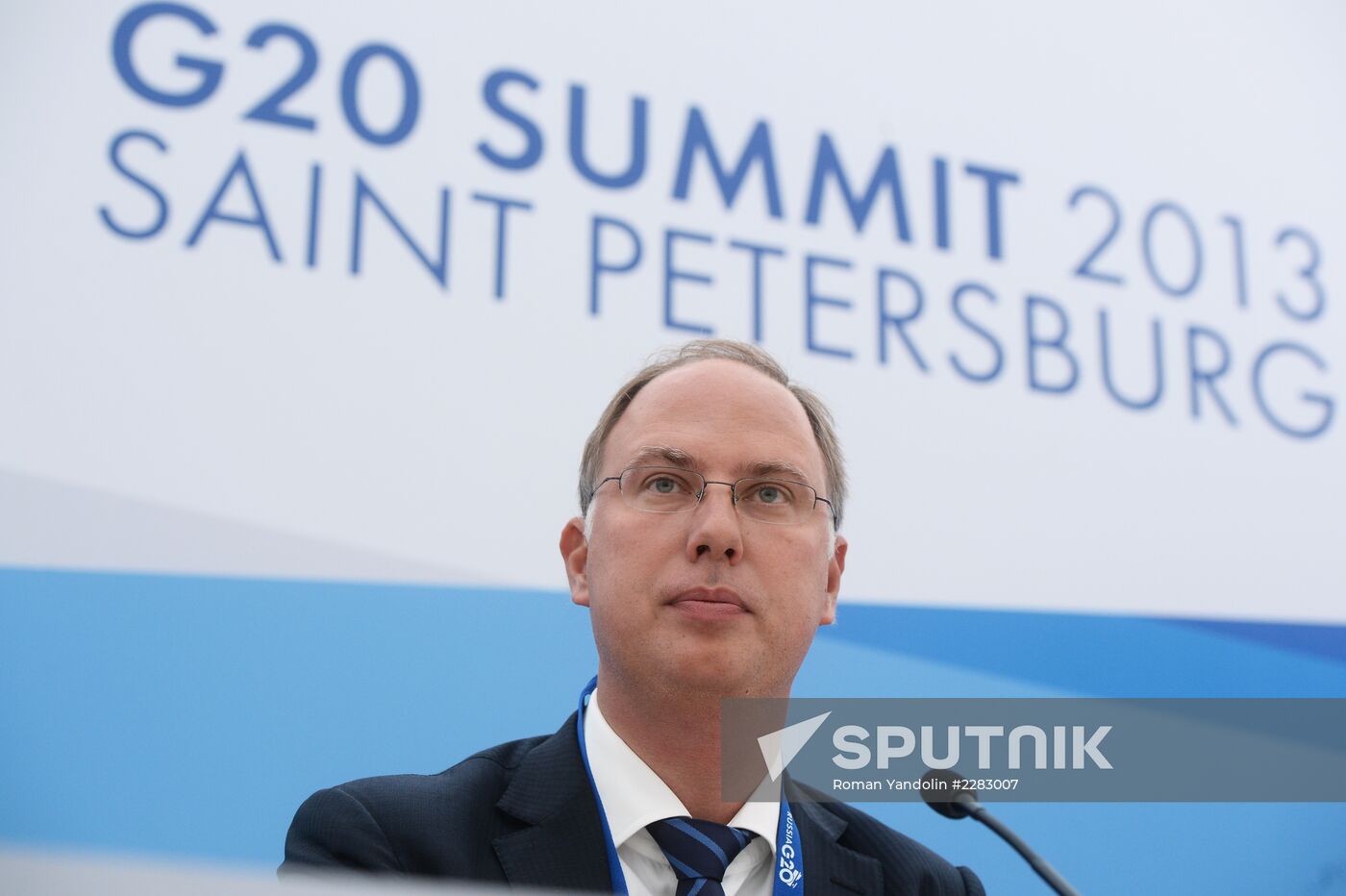 Briefings by Russian and foreign experts