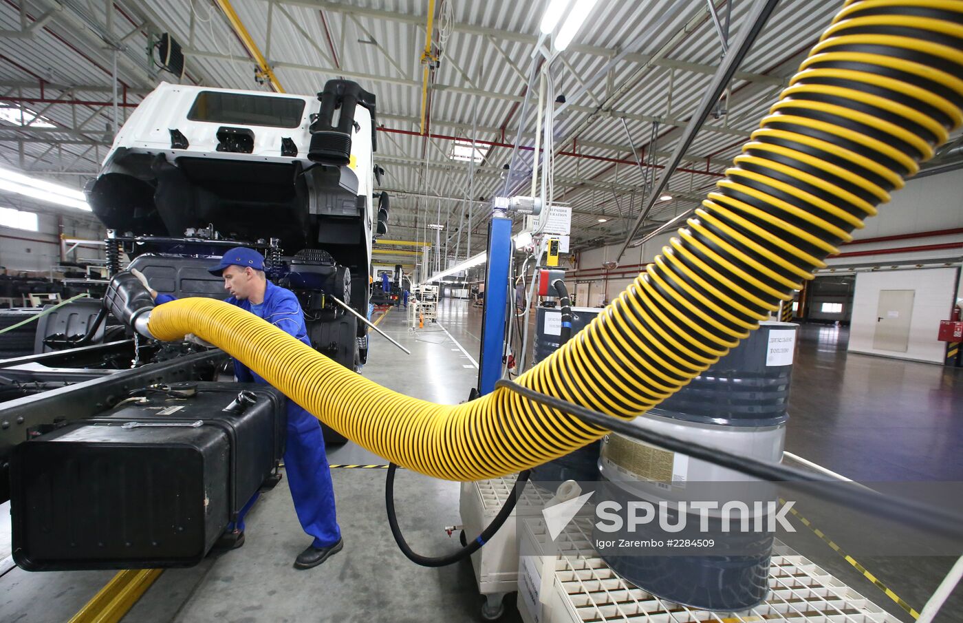 Assembling Hyundai trucks at Avtotor plant