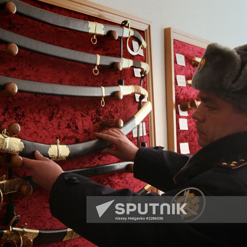 Making souvenir cold steel arms