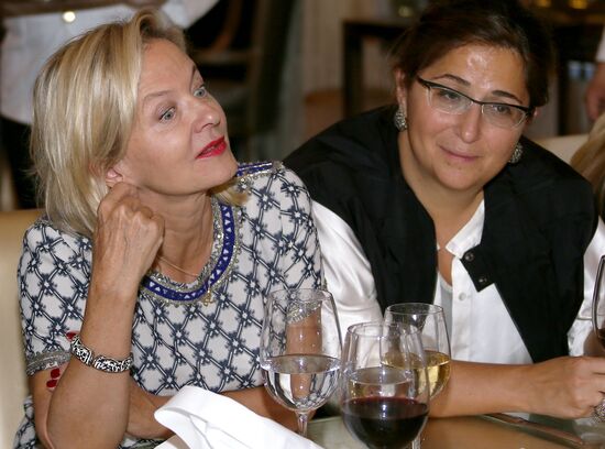 Vadim Zakharov's exhibition kick-off dinner