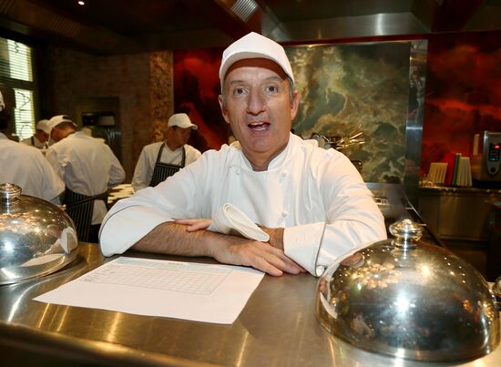 Vadim Zakharov's exhibition kick-off dinner