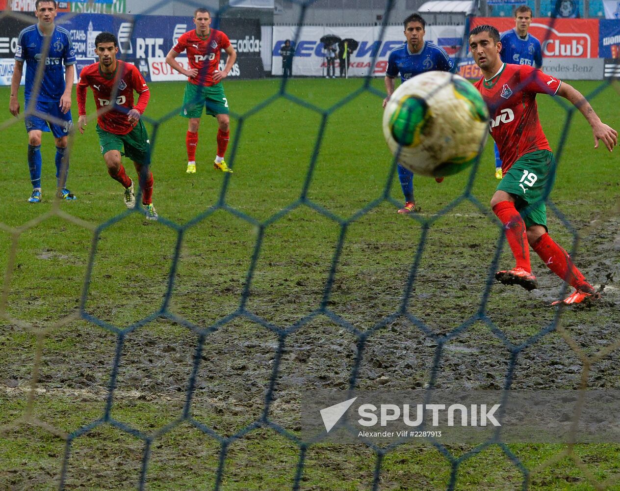 Russian Football Premier League. Dynamo vs. Lokomotiv