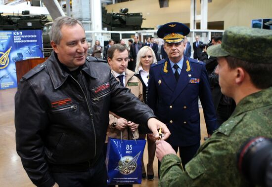 Dmitry Rogozin visits Scheglovsky Val