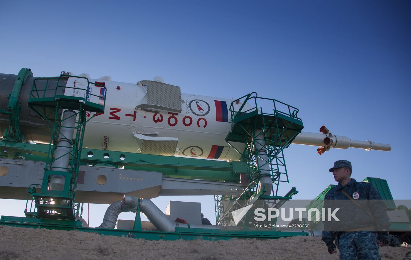 Soyuz FG rocket with Soyuz TMA-10M spacecraft rolled out to pad