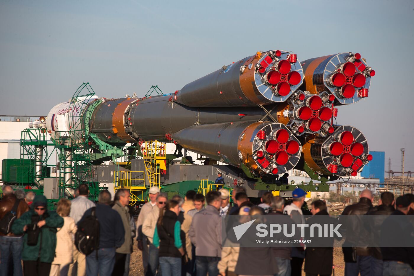 Soyuz FG rocket with Soyuz TMA-10M spacecraft rolled out to pad