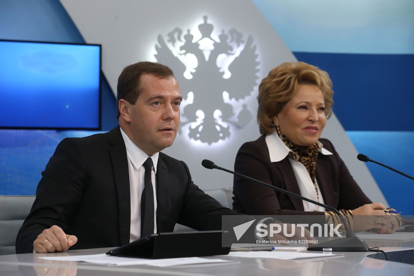 Dmitry Medvedev meets with Federation Council's administration