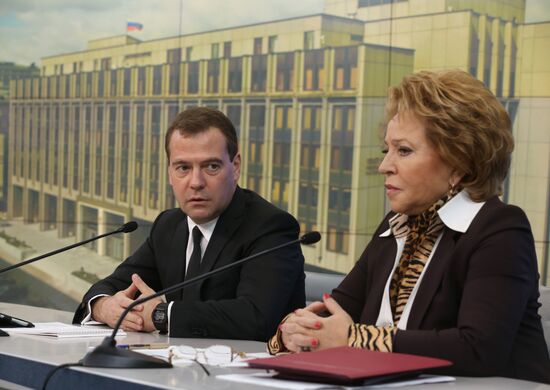 Dmitry Medvedev meets with Federation Council's administration