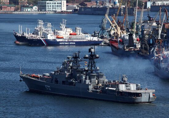 Pacific Fleet ships come back