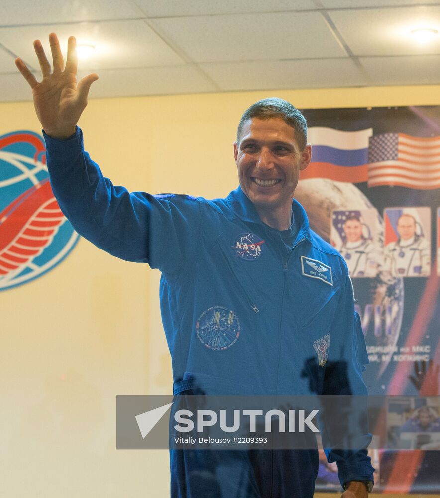 Pre-launch news conference by Soyuz TMA-10M flight crew