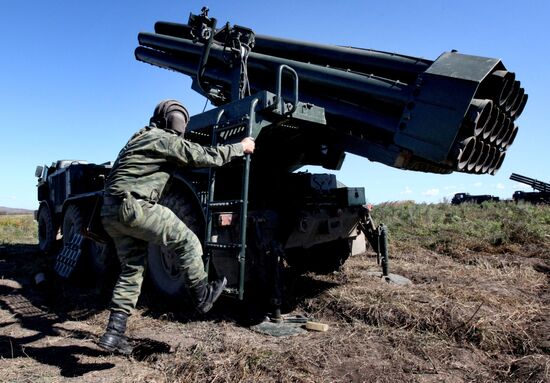 Artillery units in training in Primorye Territory