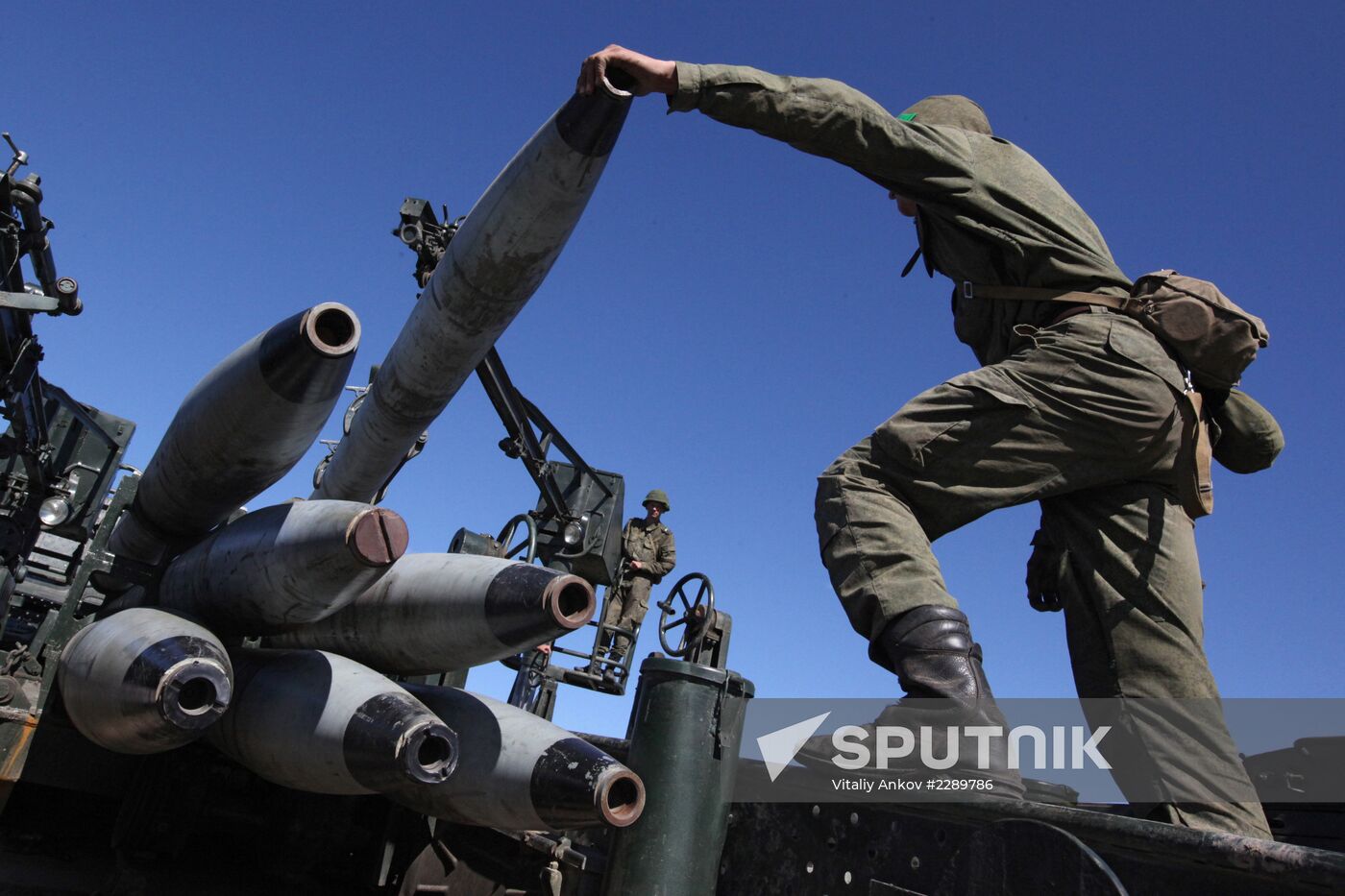 Artillery units in training in Primorye Territory