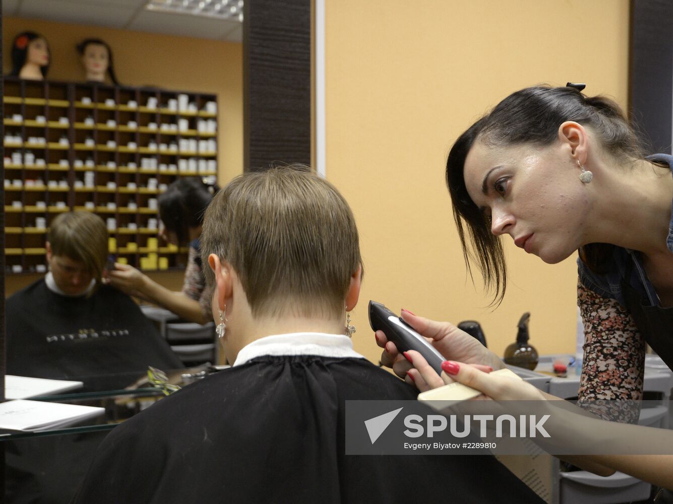 Hairdresser's salon for people with impaired hearing